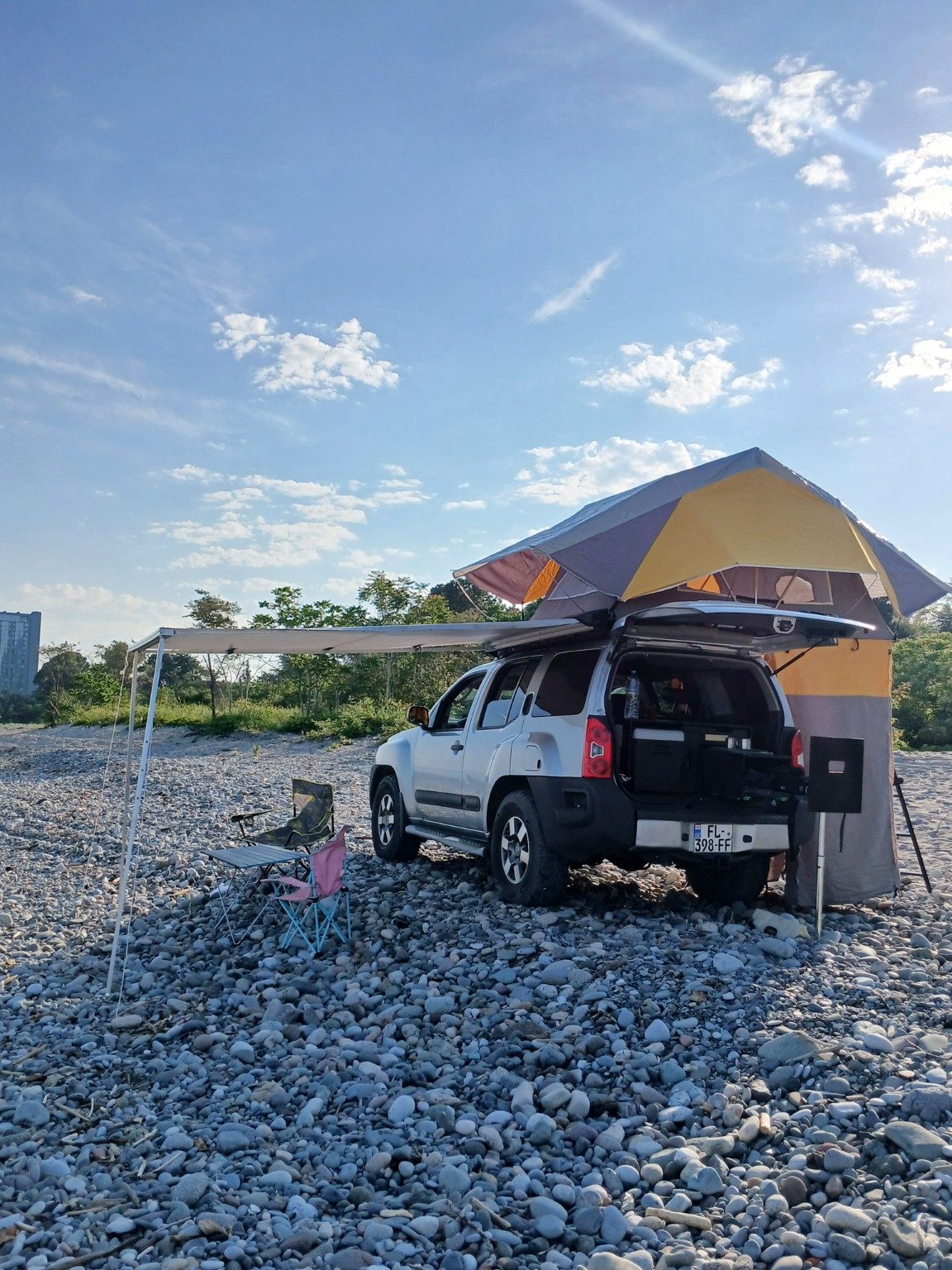 Nissan Xterra PRO-4X with roof tent on the Black Sea coast