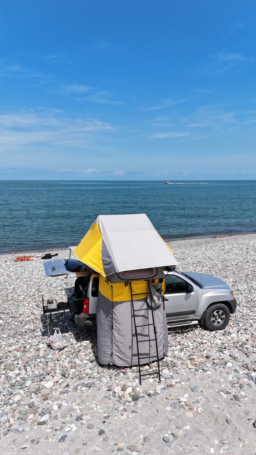 Nissan Xterra PRO-4X rooftop tent by the Black Sea